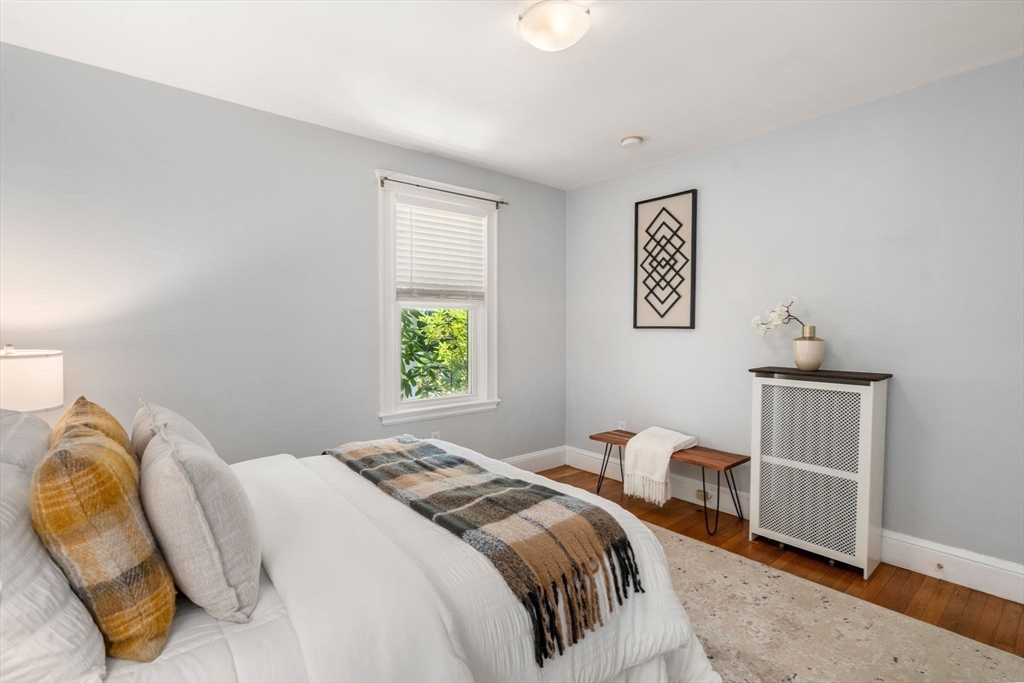Newton, Massachusetts, 02458, United States, 2 Bedrooms Bedrooms, ,2 BathroomsBathrooms,Residential,For Sale,1906436