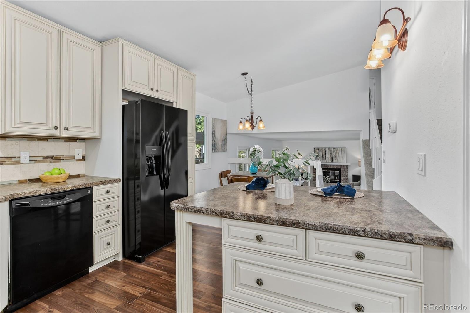 Longmont, Colorado, 80503, United States, 3 Bedrooms Bedrooms, ,1 BathroomBathrooms,Residential,For Sale,1958059