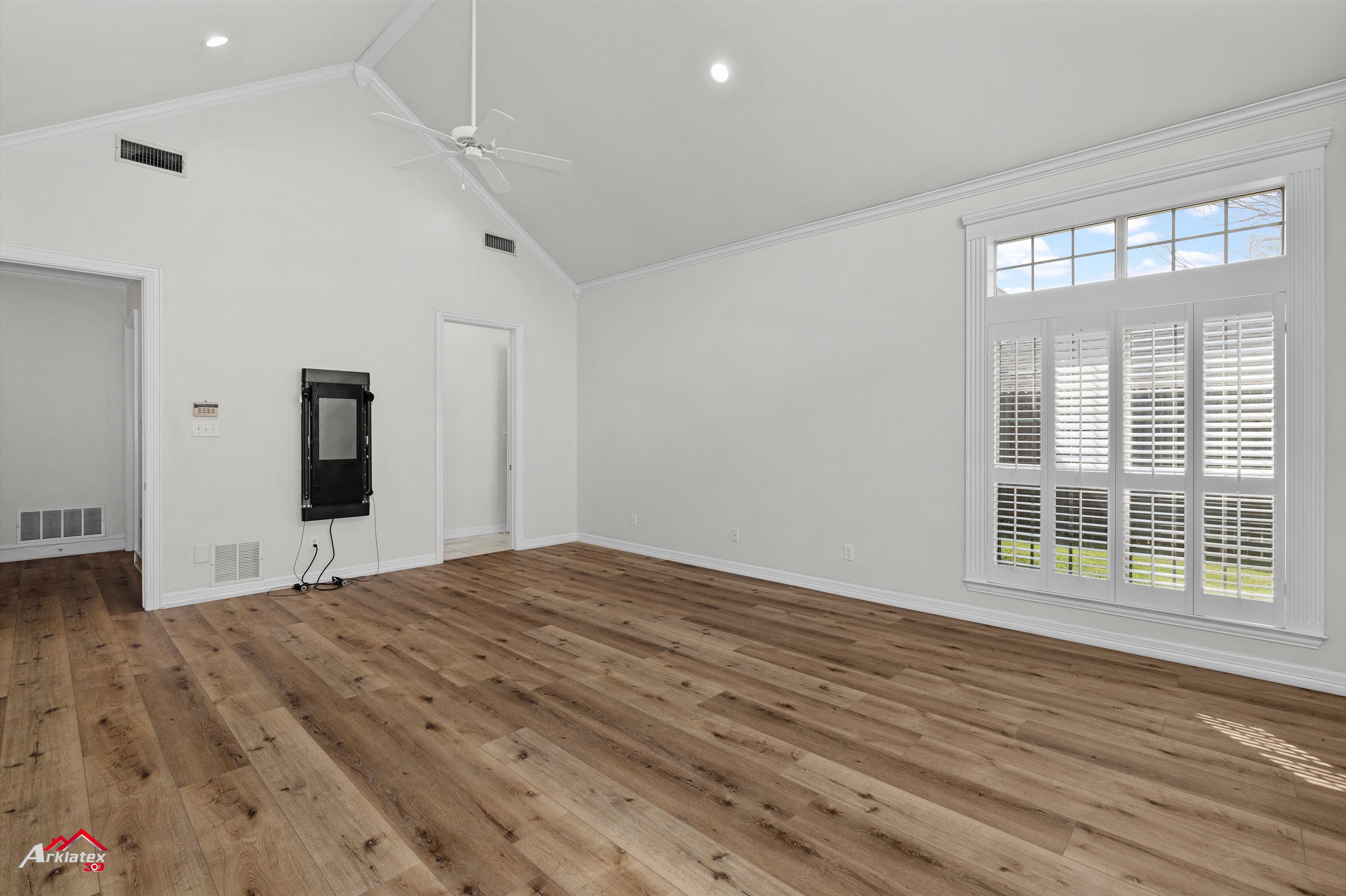 Henderson, Texas, 75703, United States, 5 Bedrooms Bedrooms, ,4 BathroomsBathrooms,Residential,For Sale,1934371