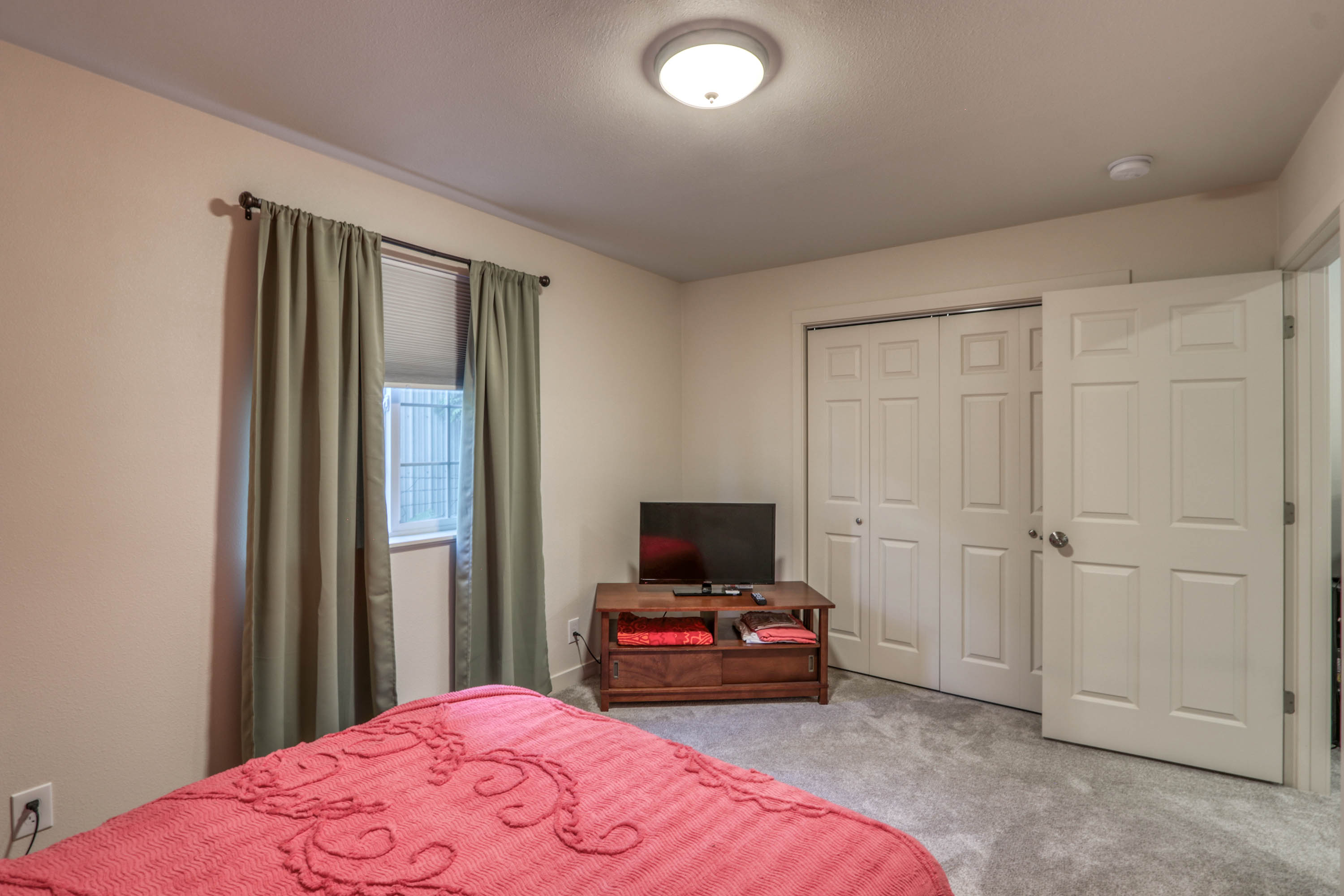 Hope, Idaho, 83836, United States, 2 Bedrooms Bedrooms, ,1 BathroomBathrooms,Residential,For Sale,1904482