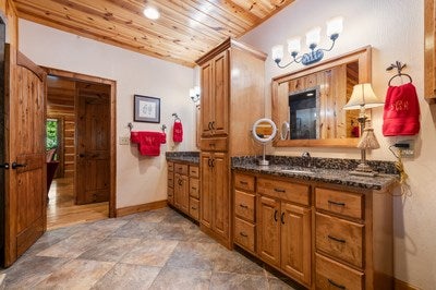 Murphy, North Carolina, 28906, United States, 3 Bedrooms Bedrooms, ,6 BathroomsBathrooms,Residential,For Sale,1933143