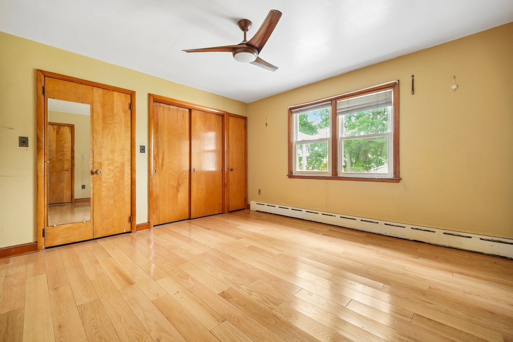  Charming Brick Ranch Home Ready for Your Vision - 物件實景