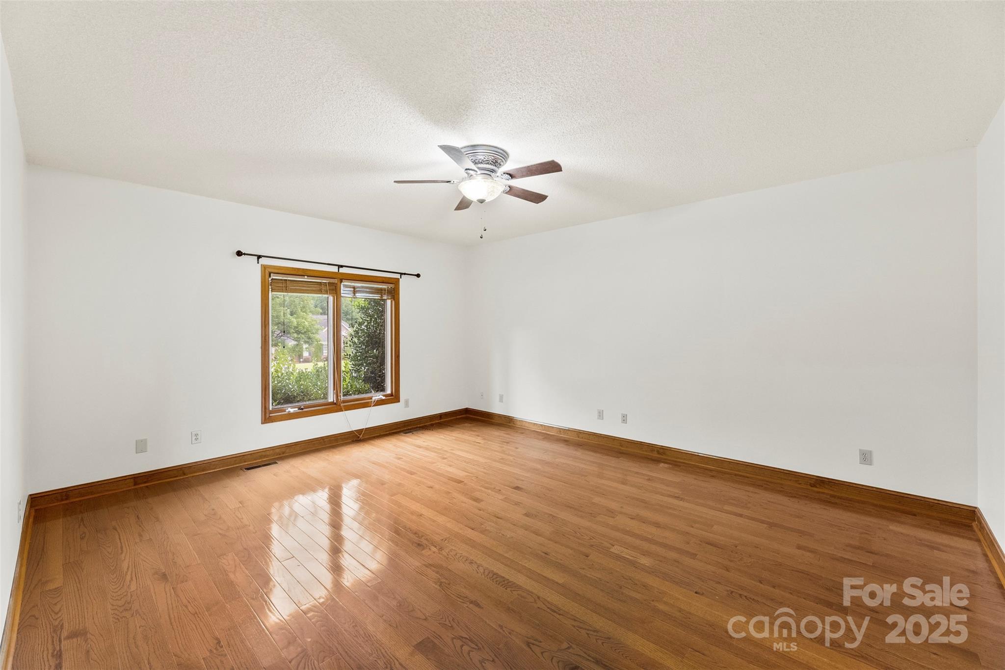 Lincolnton, North Carolina, 28092, United States, 3 Bedrooms Bedrooms, ,3 BathroomsBathrooms,Residential,For Sale,1910907