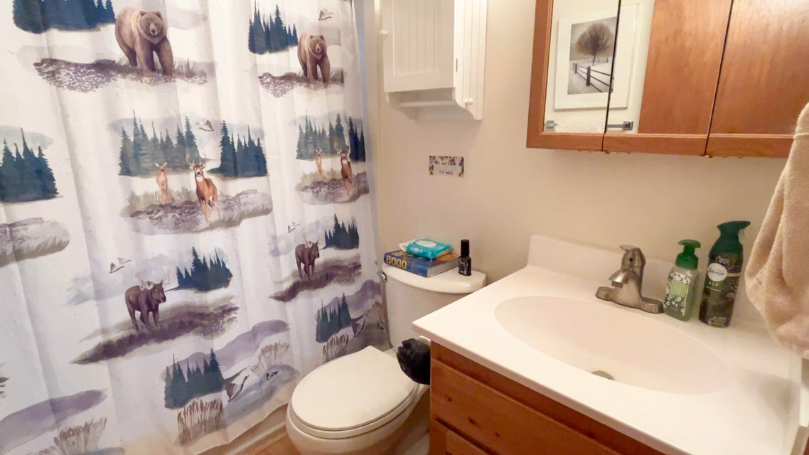 Brian Head, Utah, 84719, United States, 5 Bedrooms Bedrooms, ,3 BathroomsBathrooms,Residential,For Sale,1951004