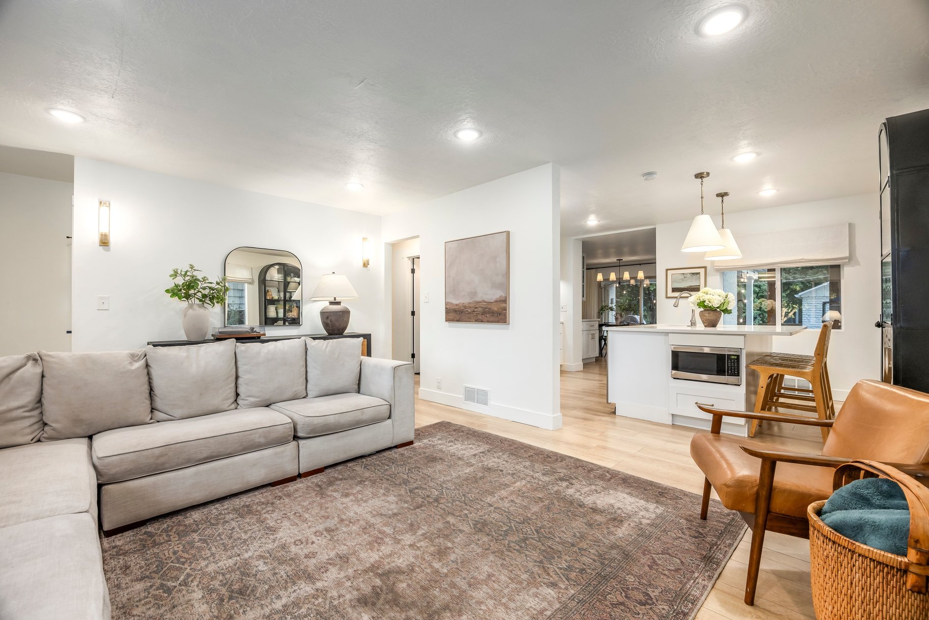  Remodeled Rambler with Outside Basement Entrance - 物件實景