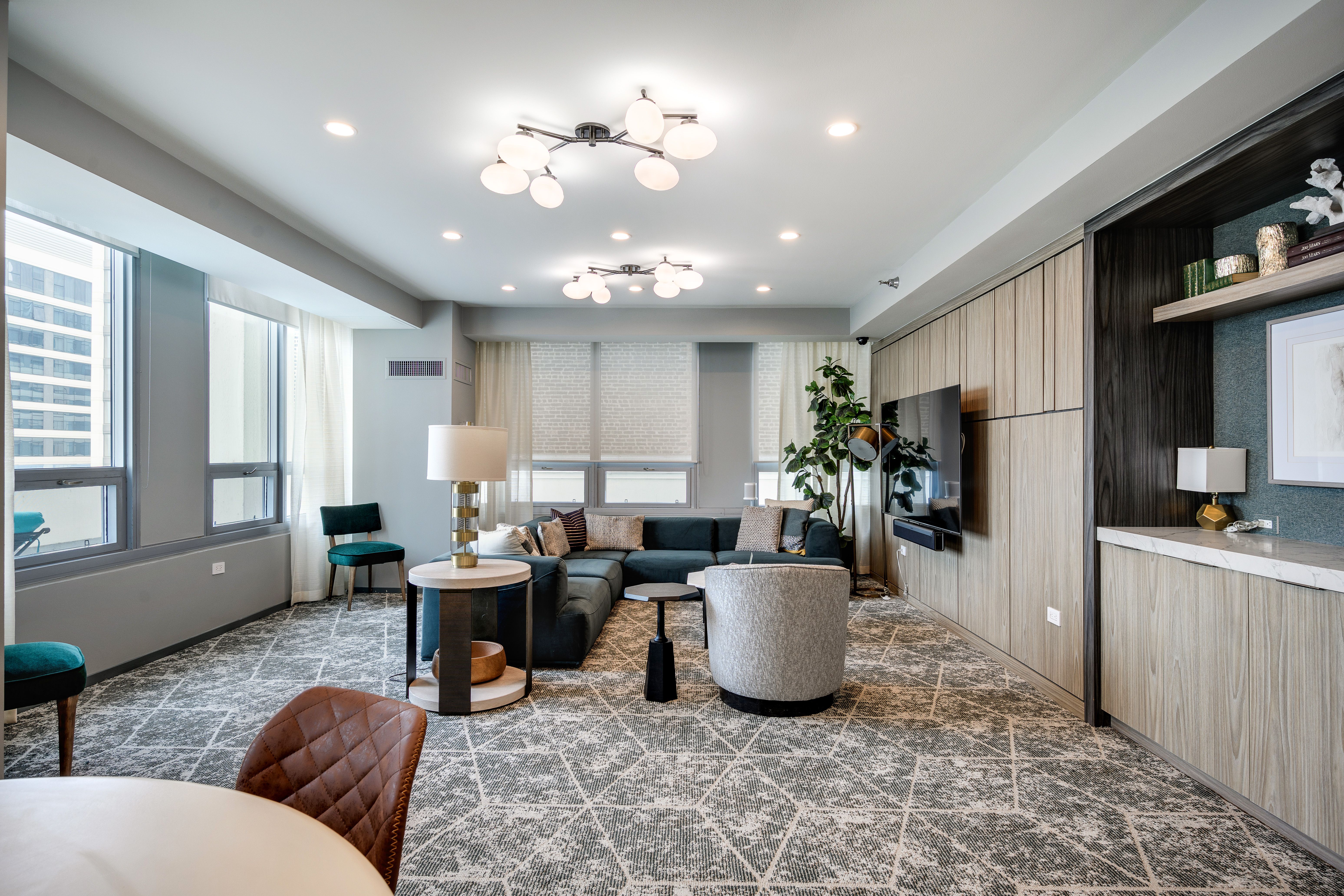  Experience Elevated City Living in This Beautifully Renovated Corner Residence - 物件實景