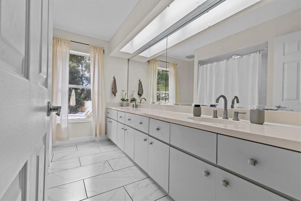 Tarpon Springs, Florida, 34689, United States, 5 Bedrooms Bedrooms, ,4 BathroomsBathrooms,Residential,For Sale,1901720