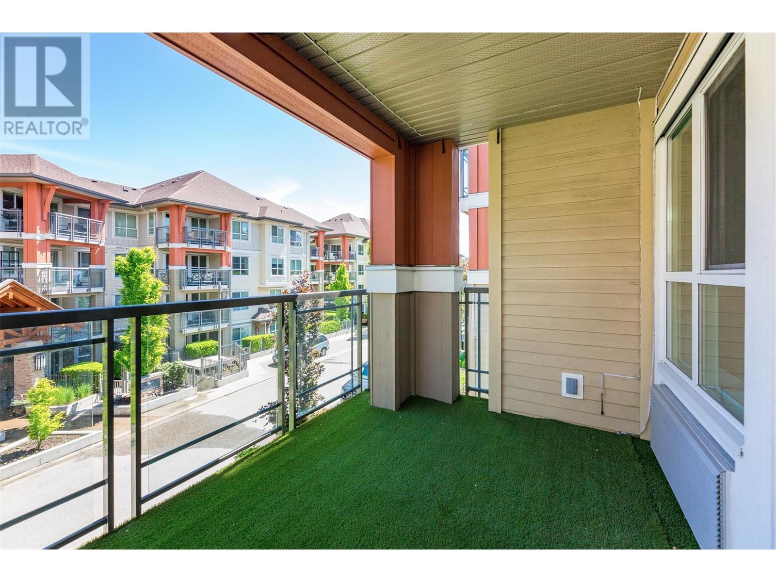 KELOWNA, British Columbia, V1Y 9Z1, CA, 2 Bedrooms Bedrooms, ,2 BathroomsBathrooms,Residential,For Sale,1895664