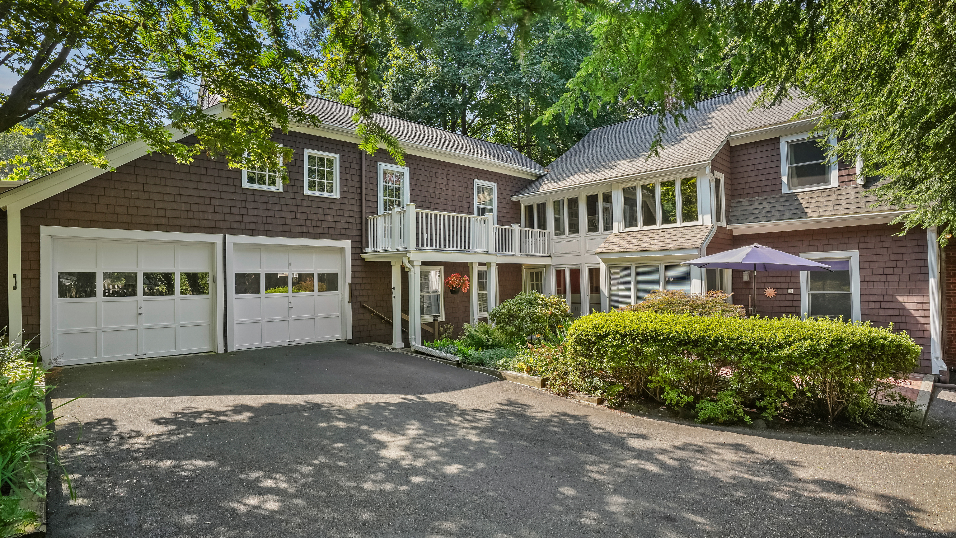 Hamden, Connecticut, 06517, United States, 4 Bedrooms Bedrooms, ,3 BathroomsBathrooms,Residential,For Sale,1917035