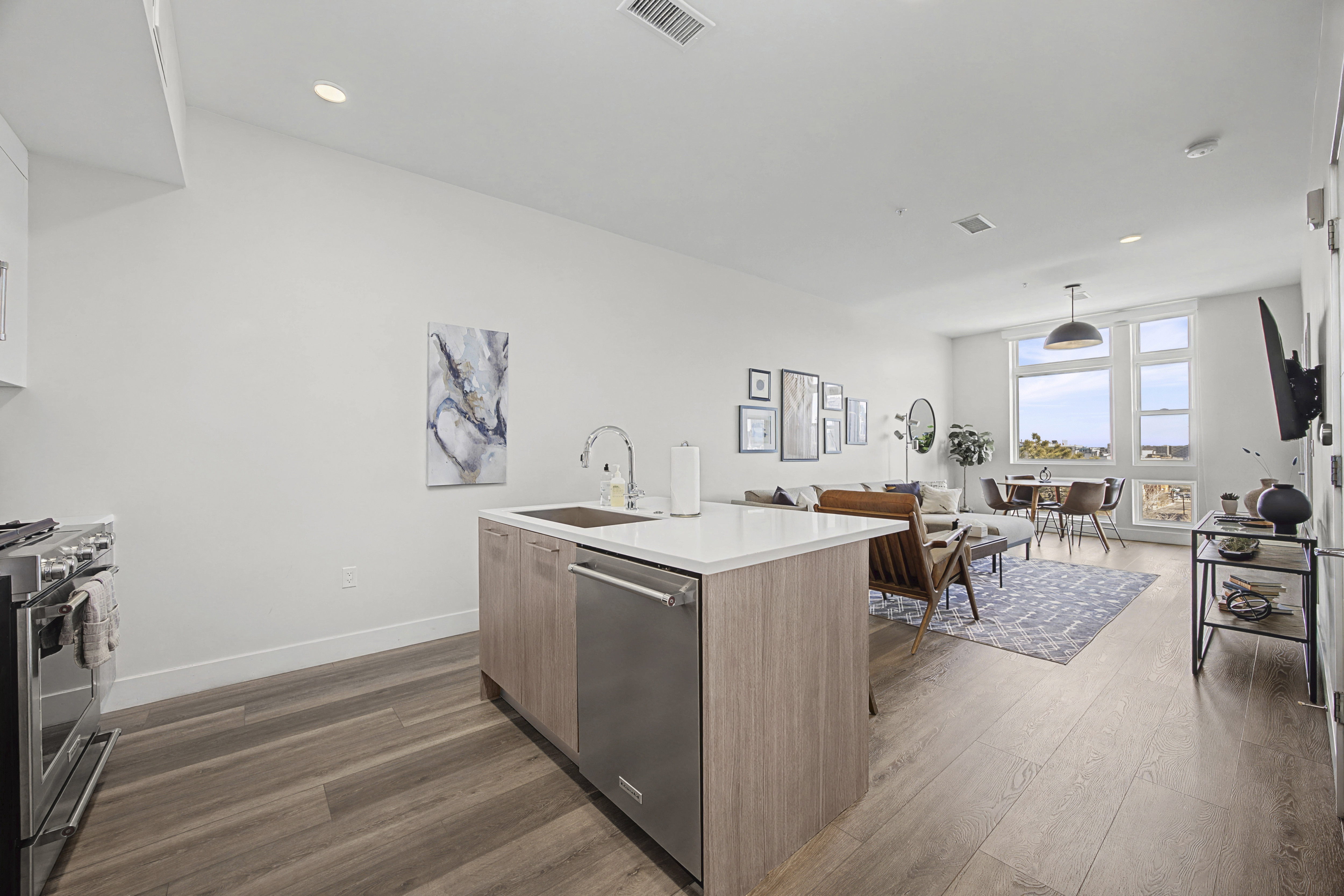  Modern design, urban convenience, and investment flexibility in LoHi - 物件實景