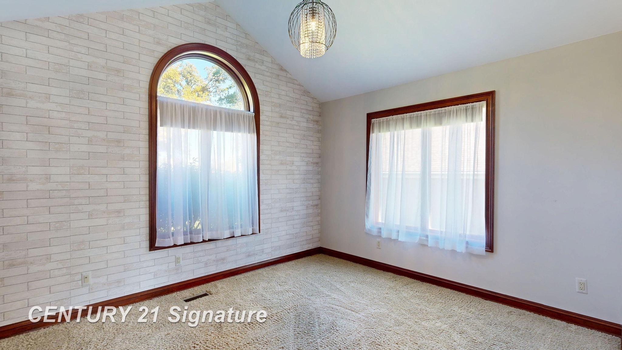 Fenton, Michigan, 48430, United States, 6 Bedrooms Bedrooms, ,4 BathroomsBathrooms,Residential,For Sale,1976063