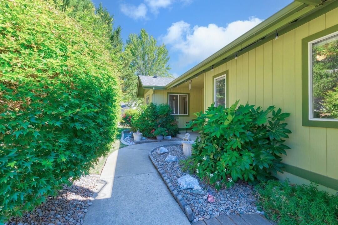 Rogue River, Oregon, 97537, United States, 3 Bedrooms Bedrooms, ,3 BathroomsBathrooms,Residential,For Sale,1944888