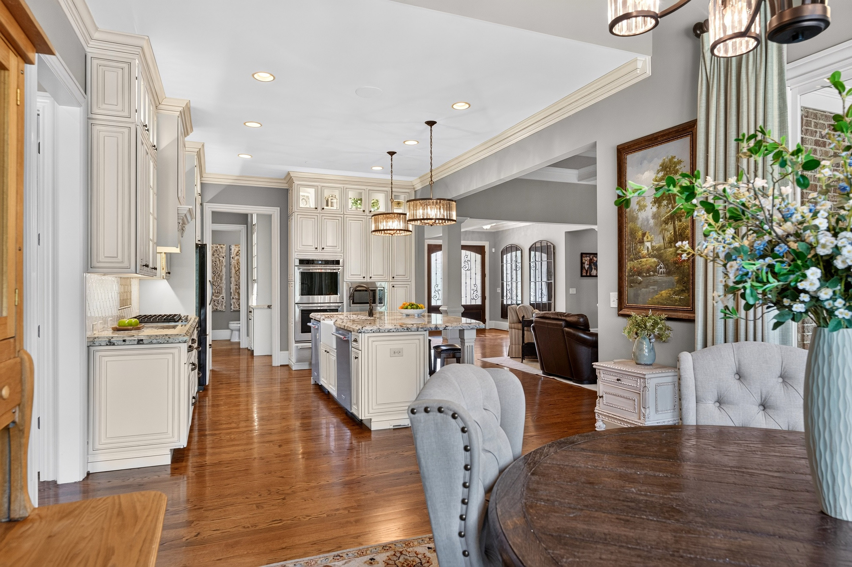  Experience Refined Estate Living in this Exceptional All-Brick and Stone Ranch - 物件實景