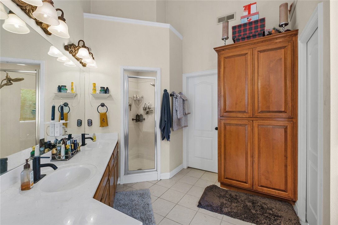 Rogers, Arkansas, 72758, United States, 4 Bedrooms Bedrooms, ,3 BathroomsBathrooms,Residential,For Sale,1821426