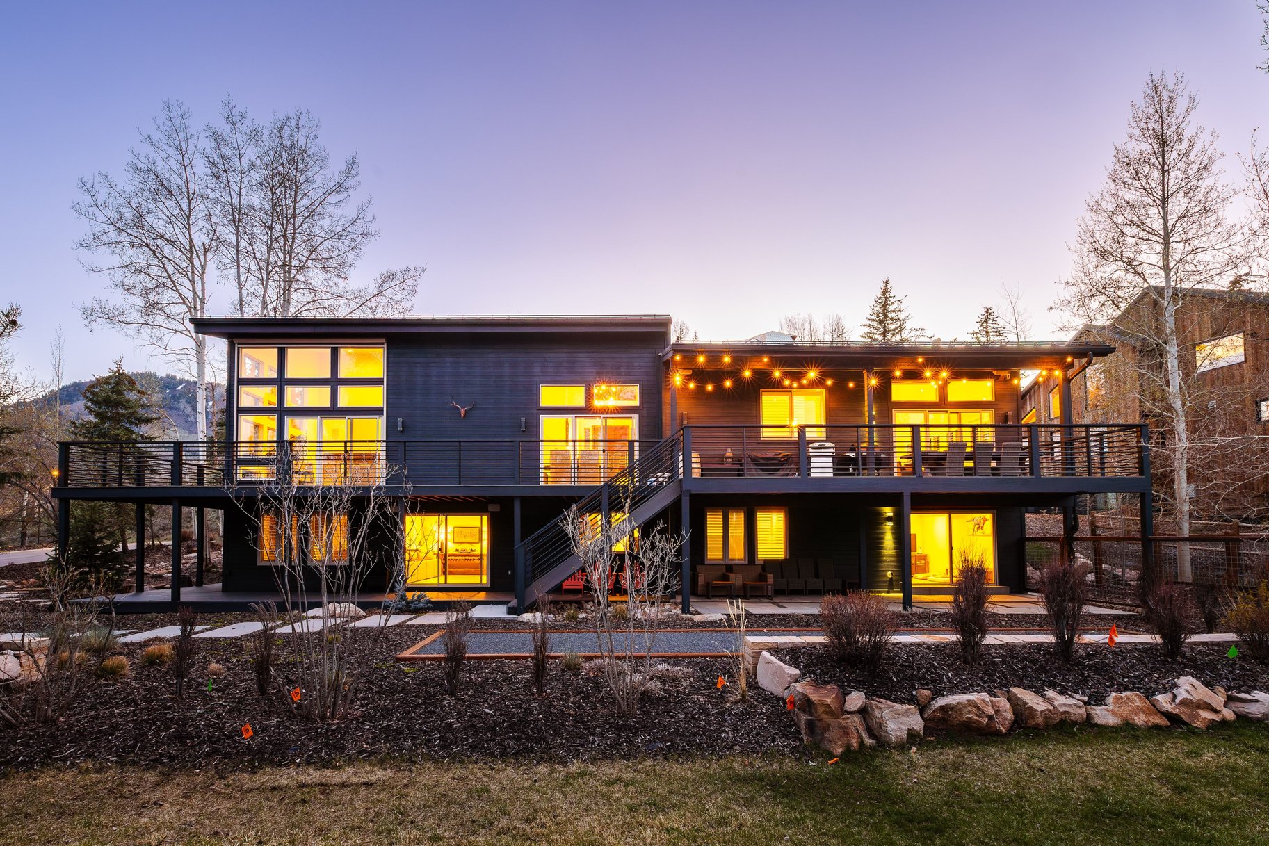  Light Filled Open Floor Plan with Great Outdoor Space - 物件實景