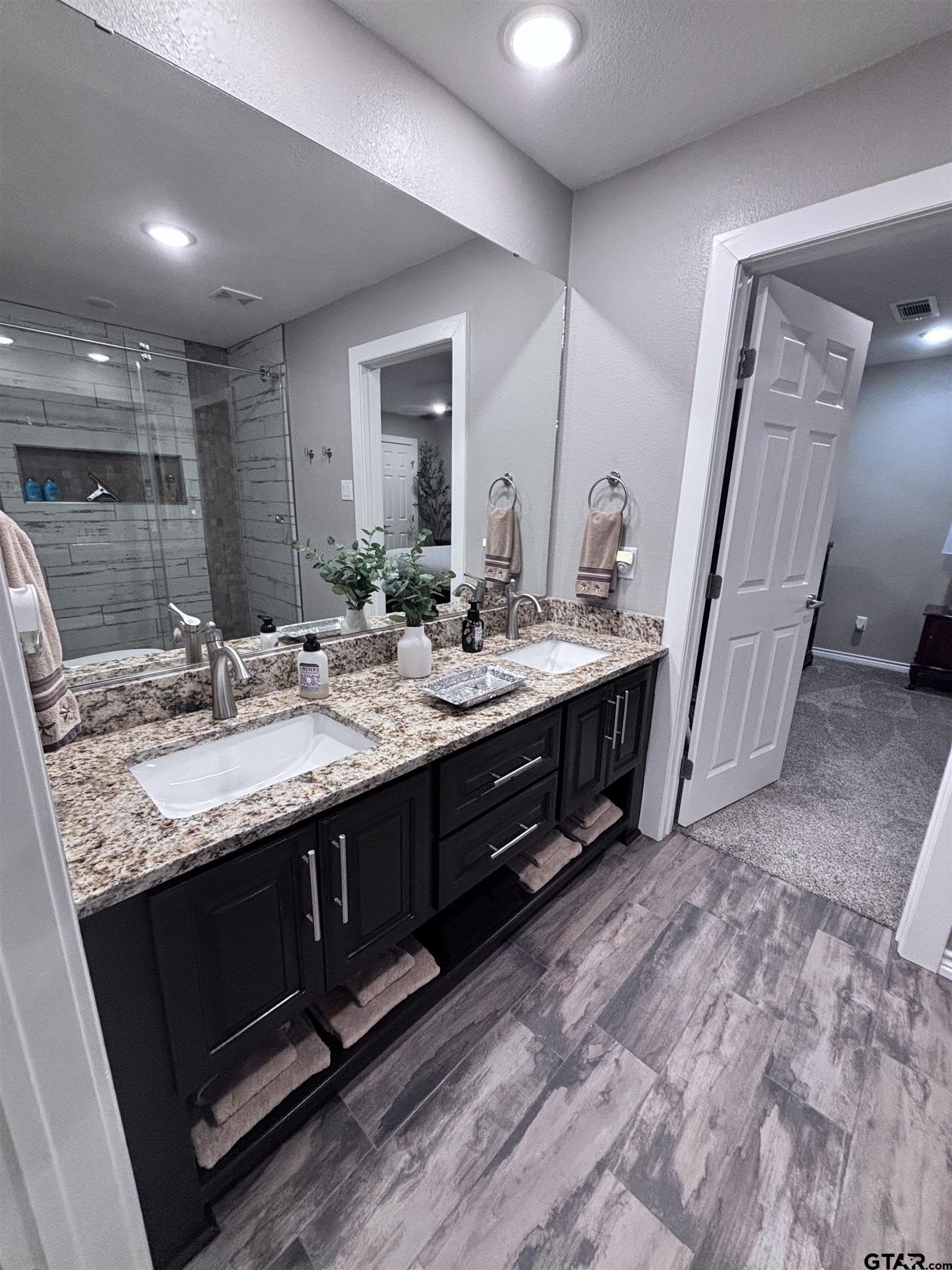 Pittsburg, Texas, 75686, United States, 4 Bedrooms Bedrooms, ,5 BathroomsBathrooms,Residential,For Sale,1942722