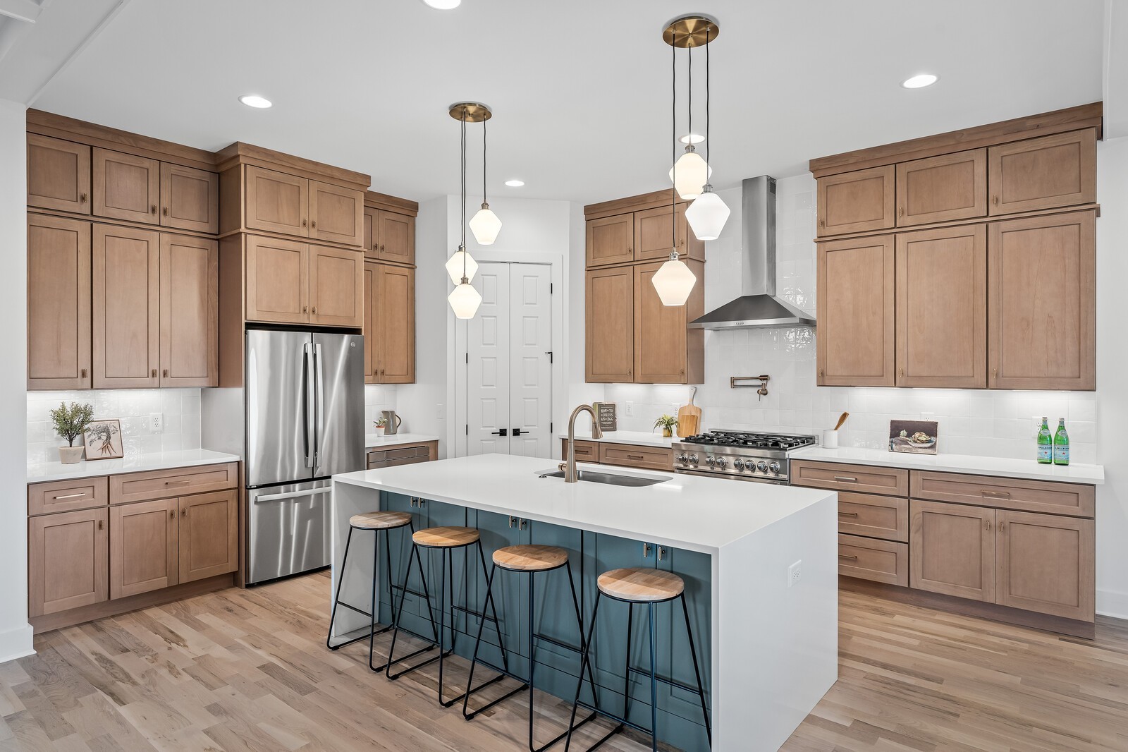 Nashville, Tennessee, 37206, United States, 4 Bedrooms Bedrooms, ,7 BathroomsBathrooms,Residential,For Sale,1989518