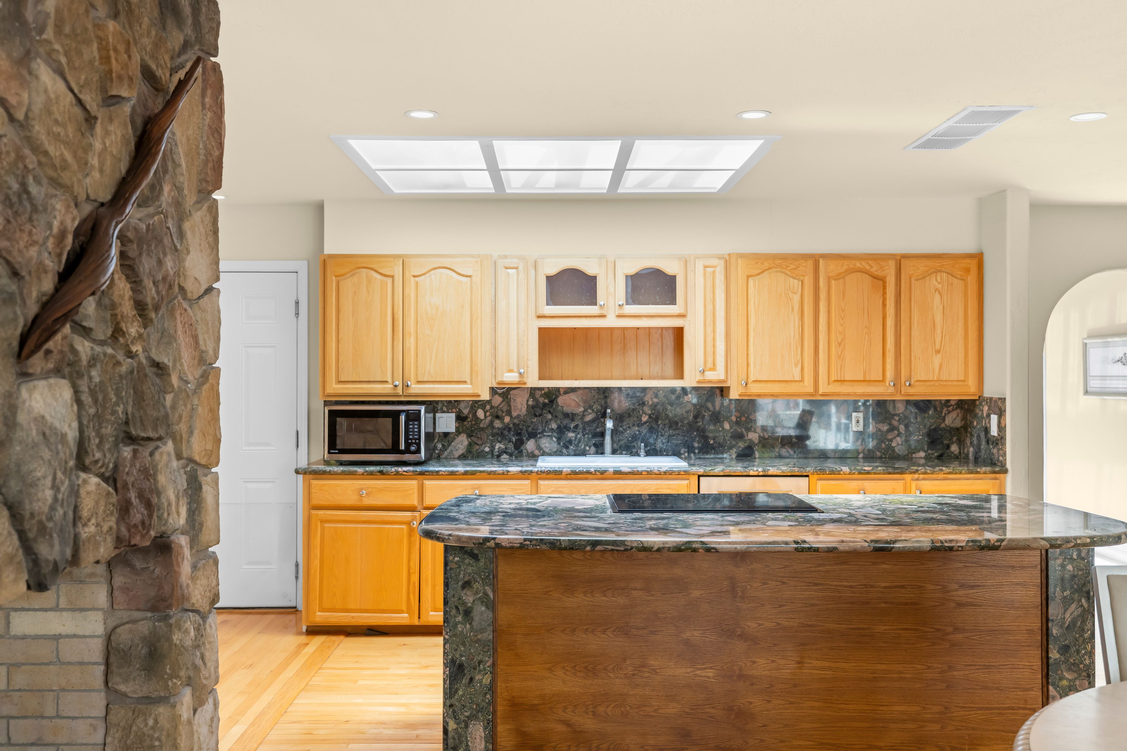  2110 Messina Place, Monterey - 物件實景