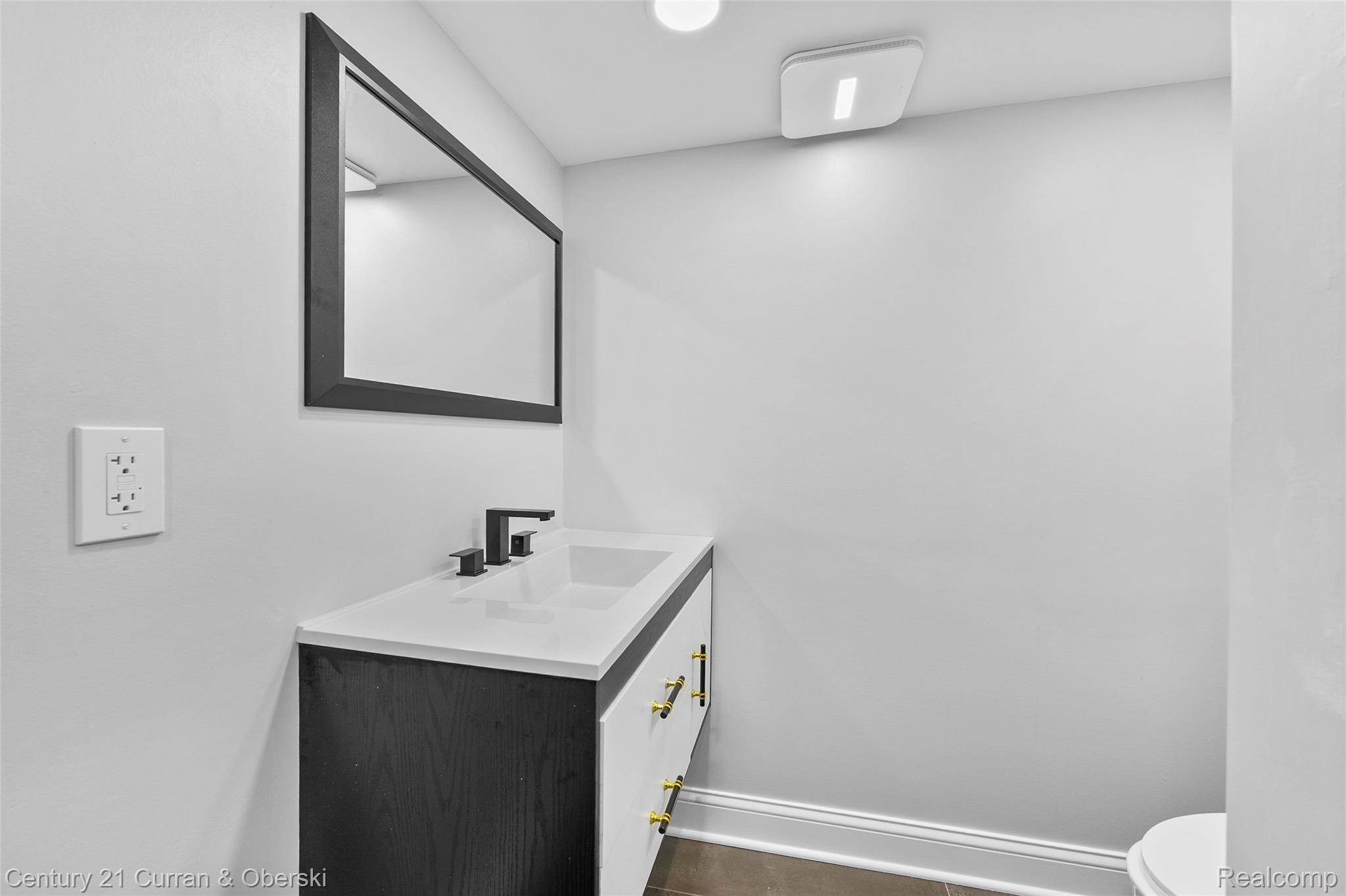 Dearborn, Michigan, 48124, United States, 4 Bedrooms Bedrooms, ,3 BathroomsBathrooms,Residential,For Sale,1979492