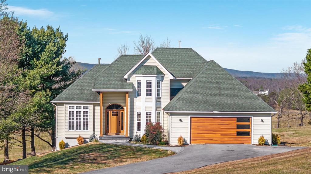 Winchester, Virginia, 22602, United States, 5 Bedrooms Bedrooms, ,5 BathroomsBathrooms,Residential,For Sale,2039774