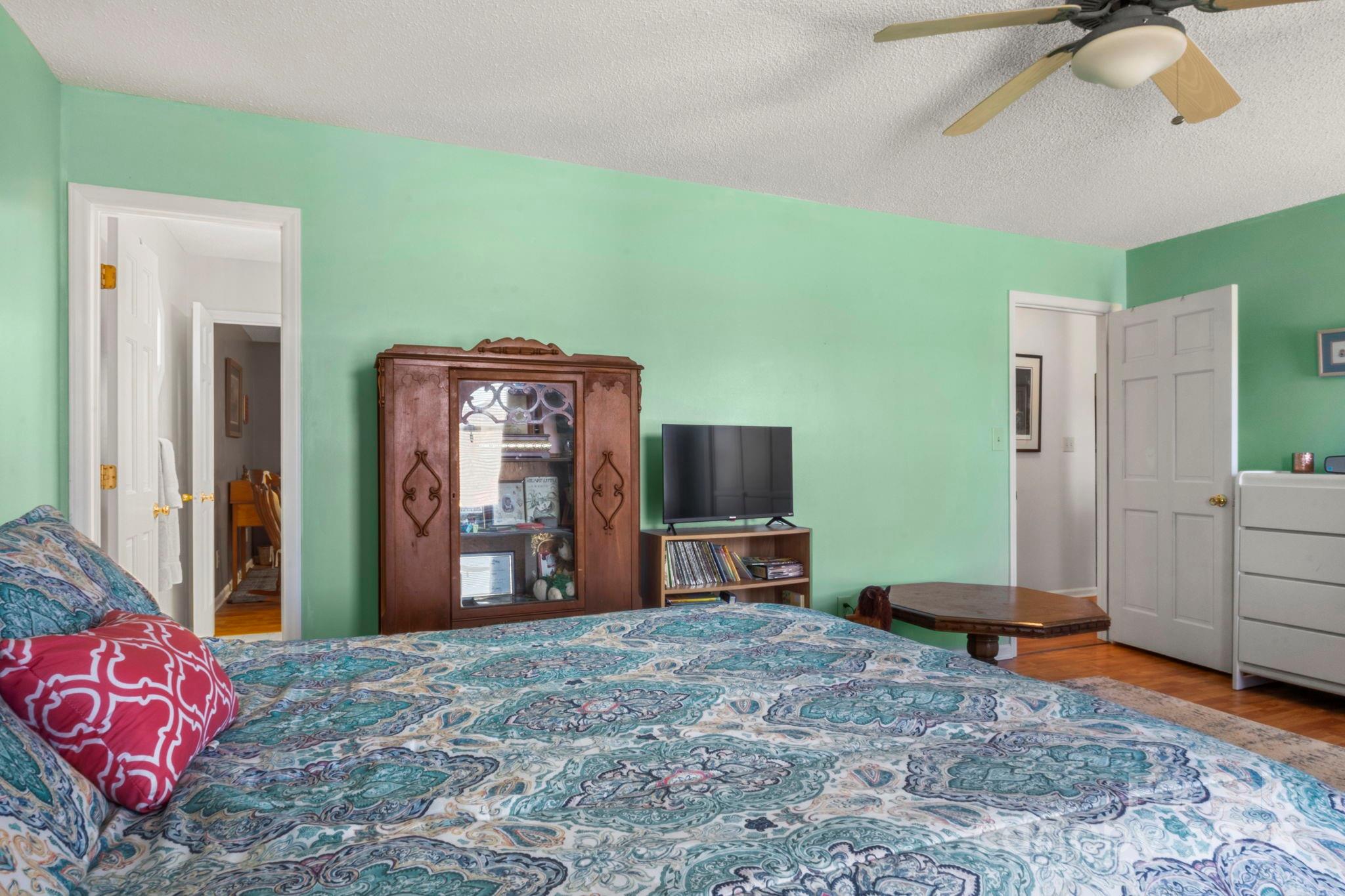 Lincolnton, North Carolina, 28092, United States, 4 Bedrooms Bedrooms, ,3 BathroomsBathrooms,Residential,For Sale,1989140