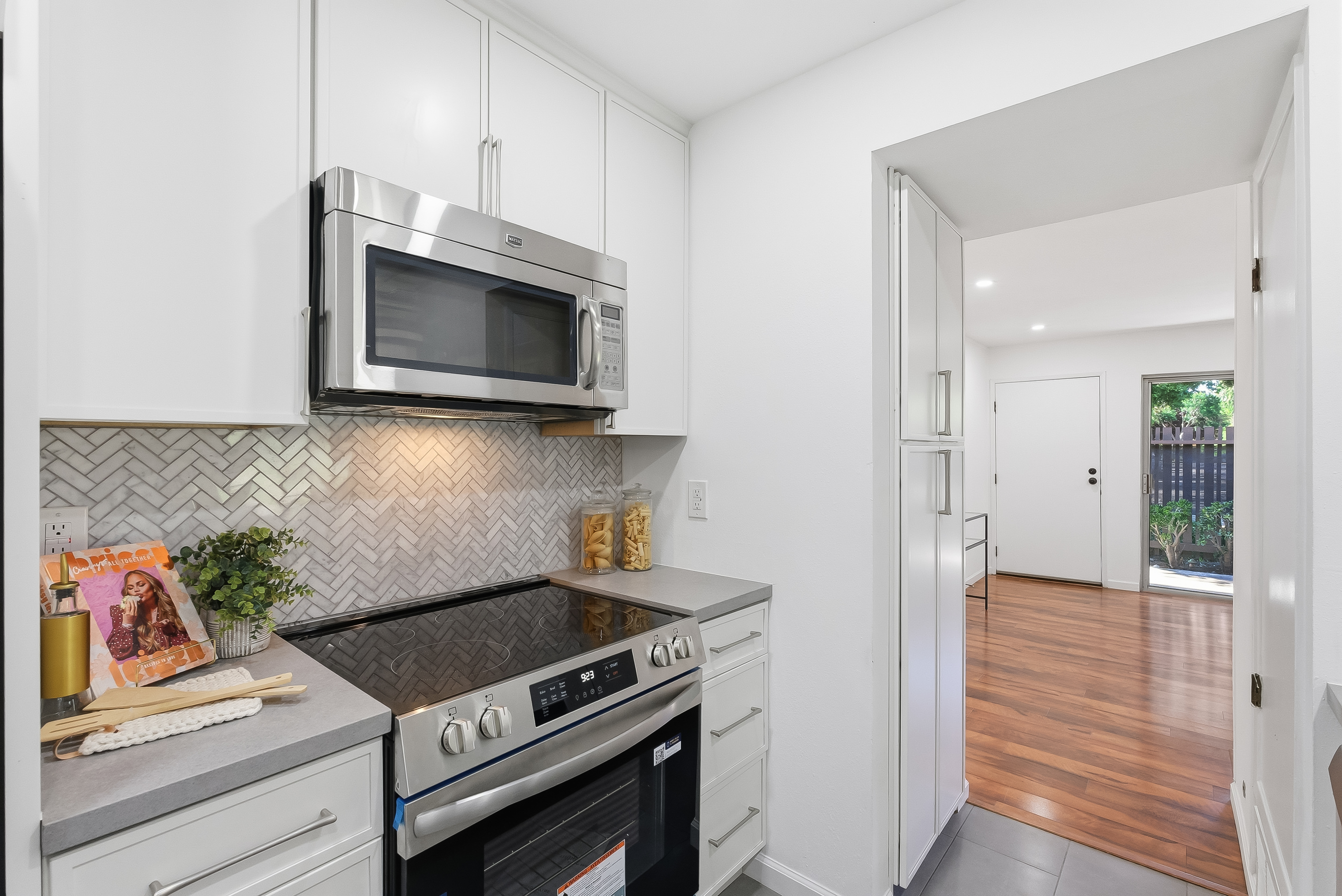  Rare One-Story End Unit Condo - 物件實景