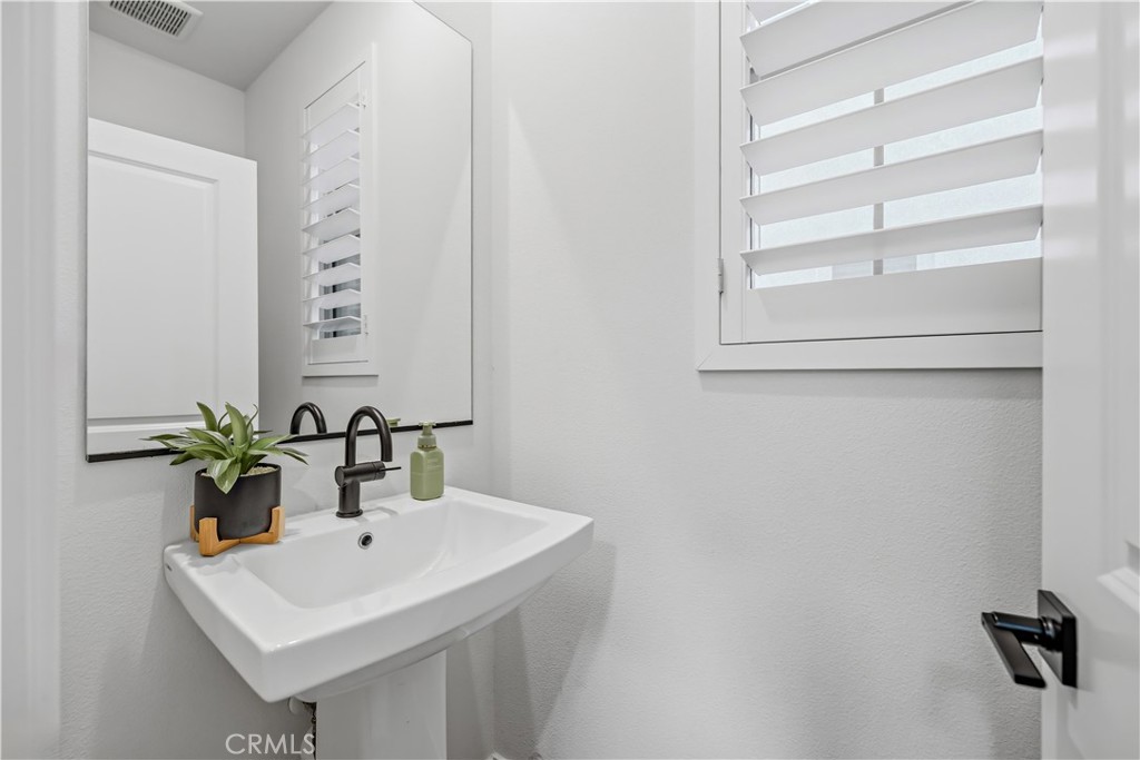 Fontana, California, 92336, United States, 3 Bedrooms Bedrooms, ,2 BathroomsBathrooms,Residential,For Sale,2037862