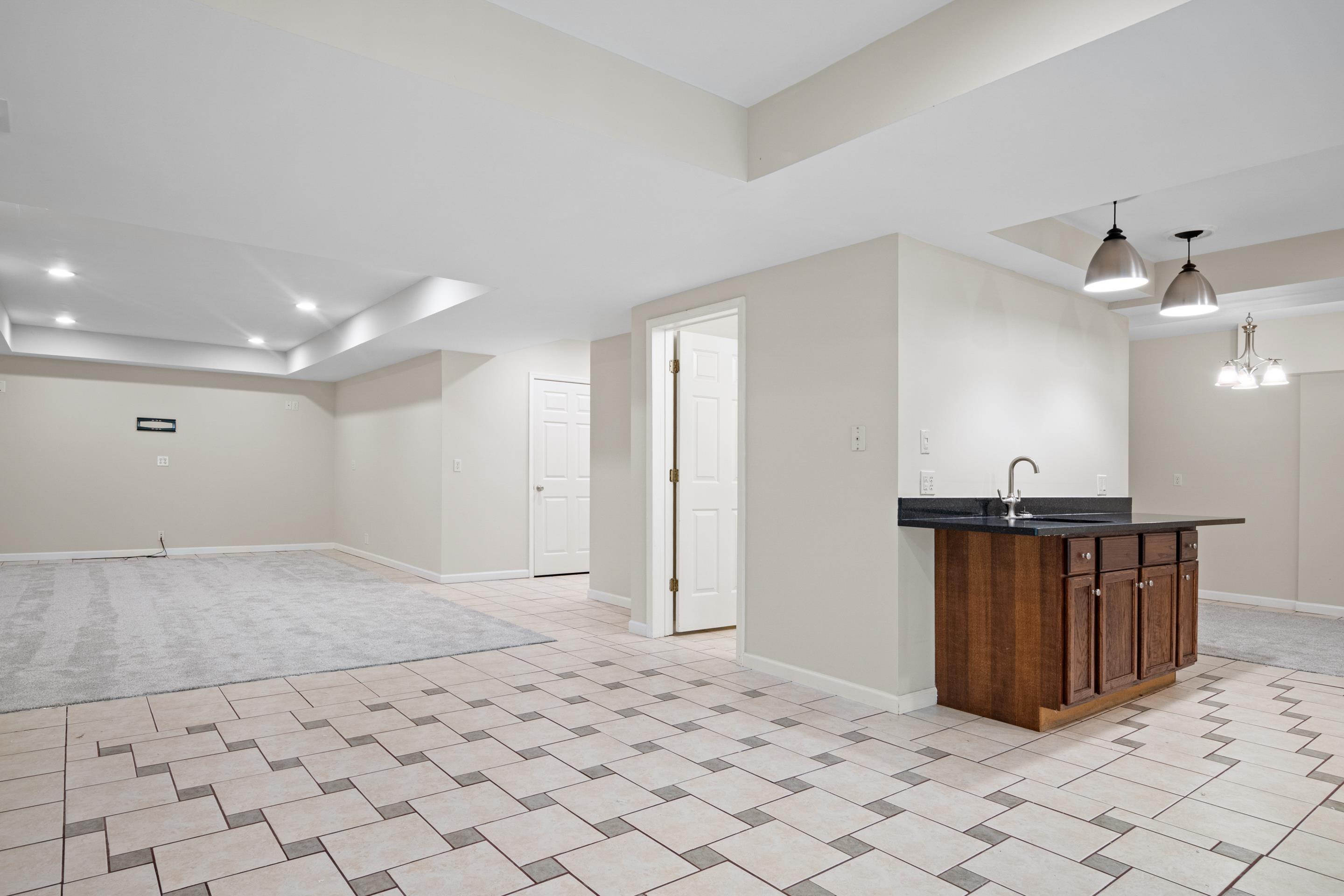 Blacksburg, Virginia, 24060, United States, 3 Bedrooms Bedrooms, ,4 BathroomsBathrooms,Residential,For Sale,1961376