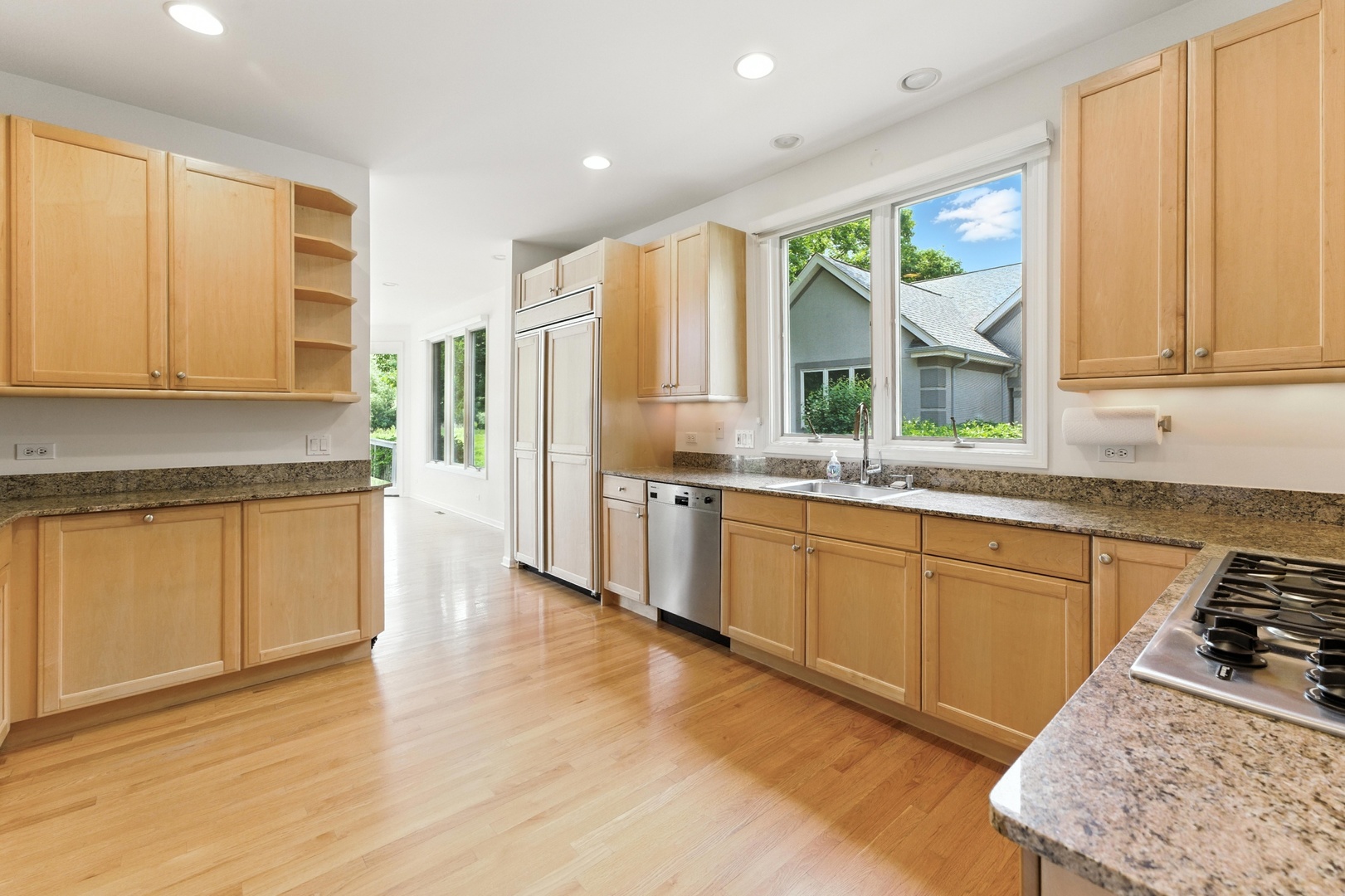 Highland Park, Illinois, 60035, United States, 4 Bedrooms Bedrooms, ,3 BathroomsBathrooms,Residential,For Sale,1912097