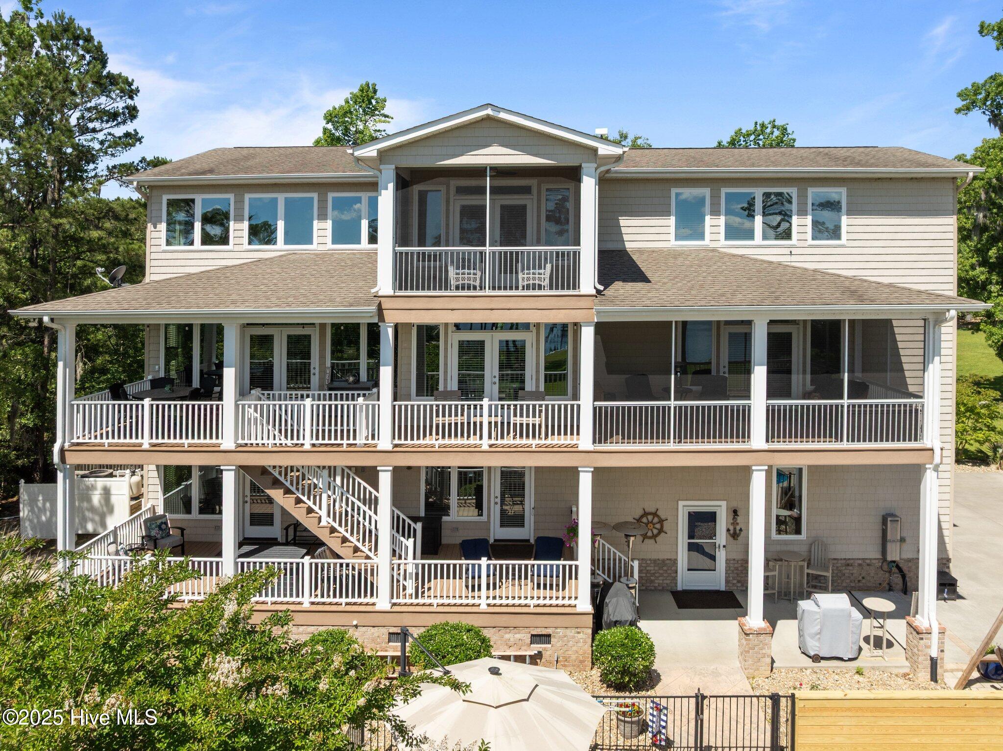 Chocowinity, North Carolina, 27817, United States, 4 Bedrooms Bedrooms, ,5 BathroomsBathrooms,Residential,For Sale,1827727