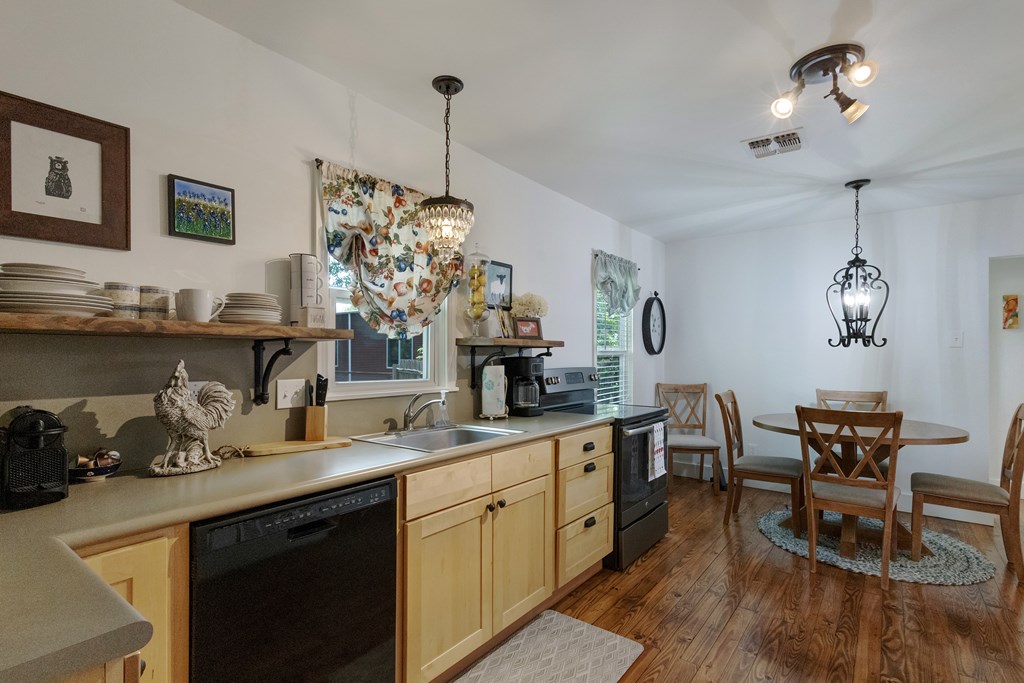 Fredericksburg, Texas, 78624, United States, 1 Bedroom Bedrooms, ,1 BathroomBathrooms,Residential,For Sale,2024250