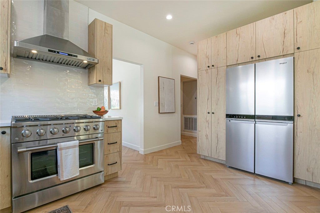 Los Angeles, California, 90027, United States, 4 Bedrooms Bedrooms, ,3 BathroomsBathrooms,Residential,For Sale,1942315