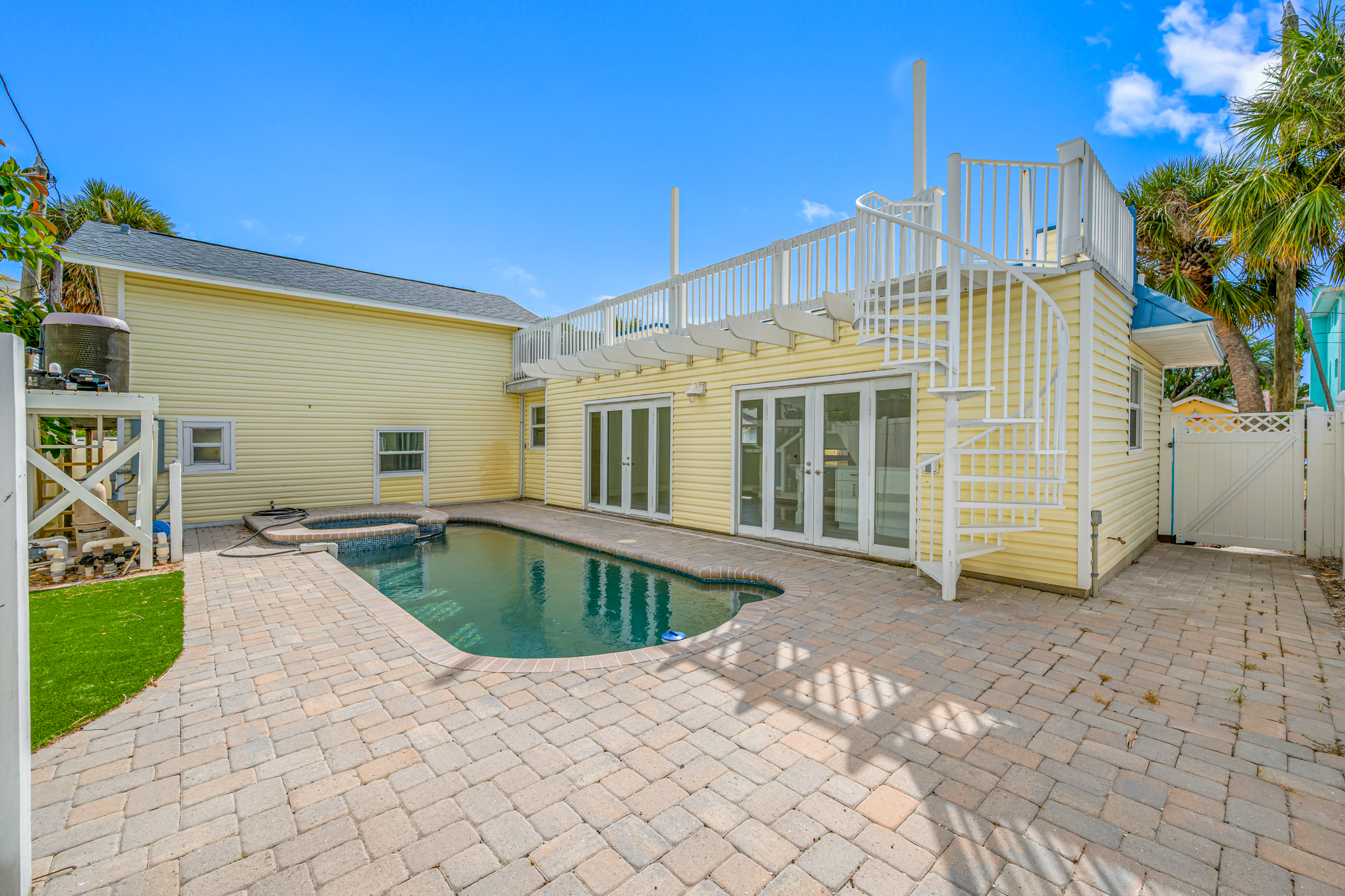 Treasure Island, Florida, 33706, United States, 3 Bedrooms Bedrooms, ,2 BathroomsBathrooms,Residential,For Sale,1983263