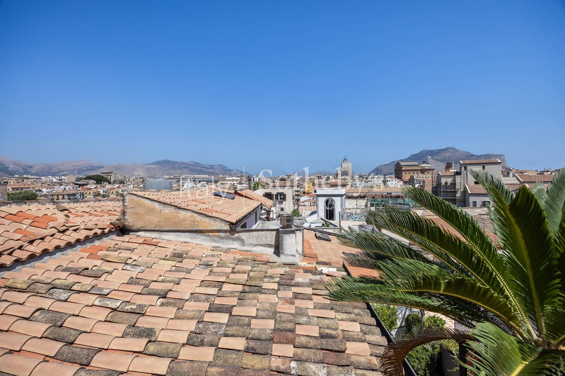 Penthouse with Terrace in the Heart of Palermo