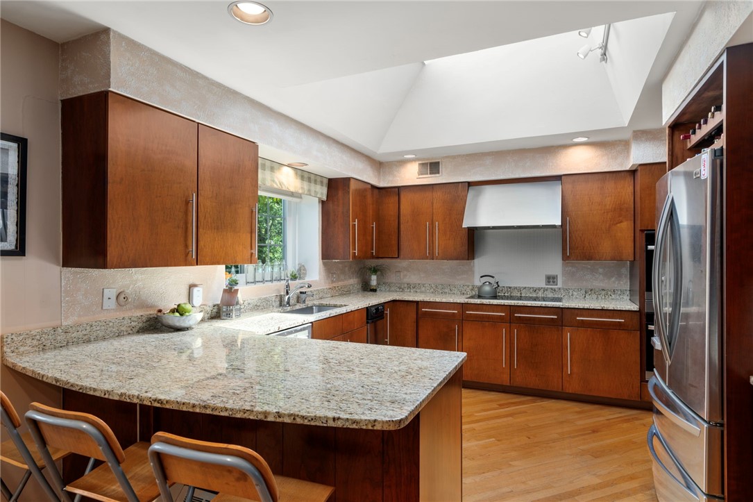 Cranston, Rhode Island, 02920, United States, 4 Bedrooms Bedrooms, ,5 BathroomsBathrooms,Residential,For Sale,1916755