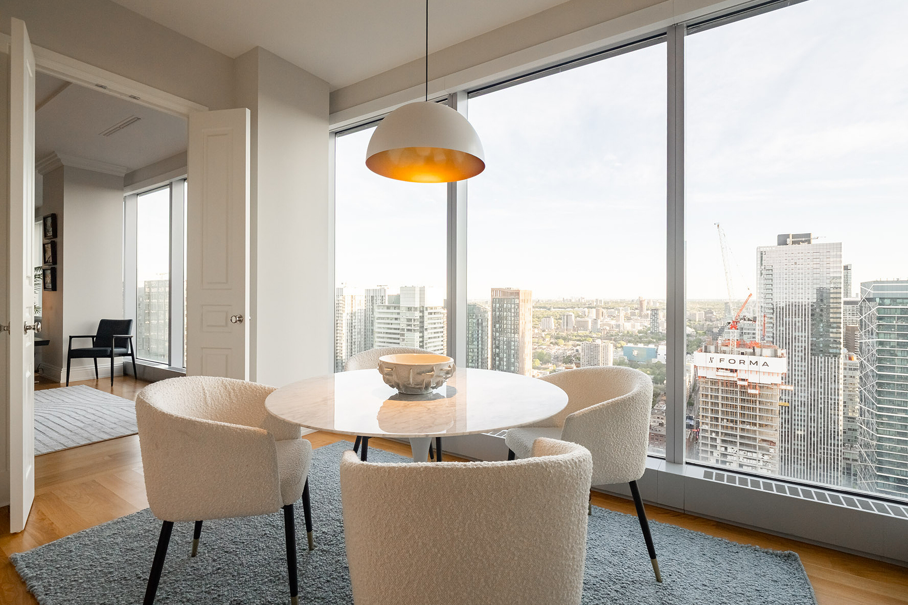  Fully Furnished Two Bedroom - 物件實景