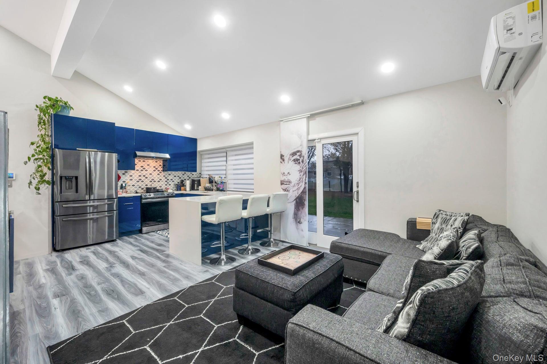 Bellport, New York, 11713, United States, 4 Bedrooms Bedrooms, ,2 BathroomsBathrooms,Residential,For Sale,2002038