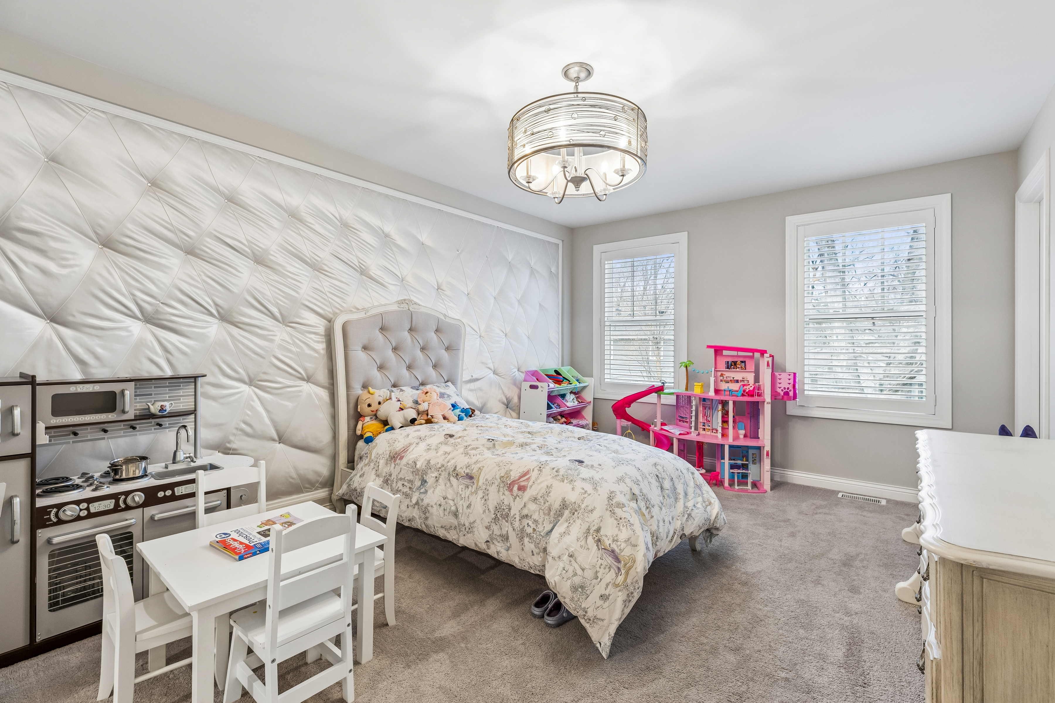  Elegant Living in Edina’s Yancey Park - 物件實景