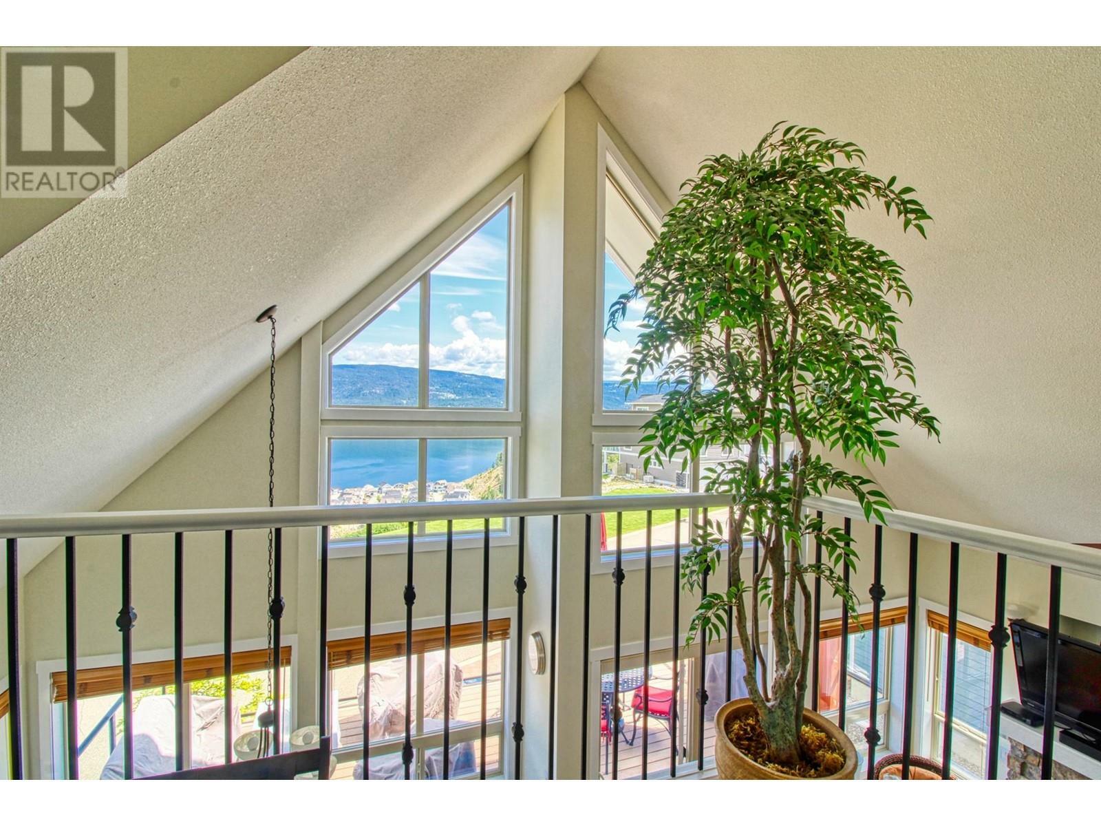 KELOWNA, British Columbia, V1Z 3R8, CA, 3 Bedrooms Bedrooms, ,3 BathroomsBathrooms,Residential,For Sale,1839050