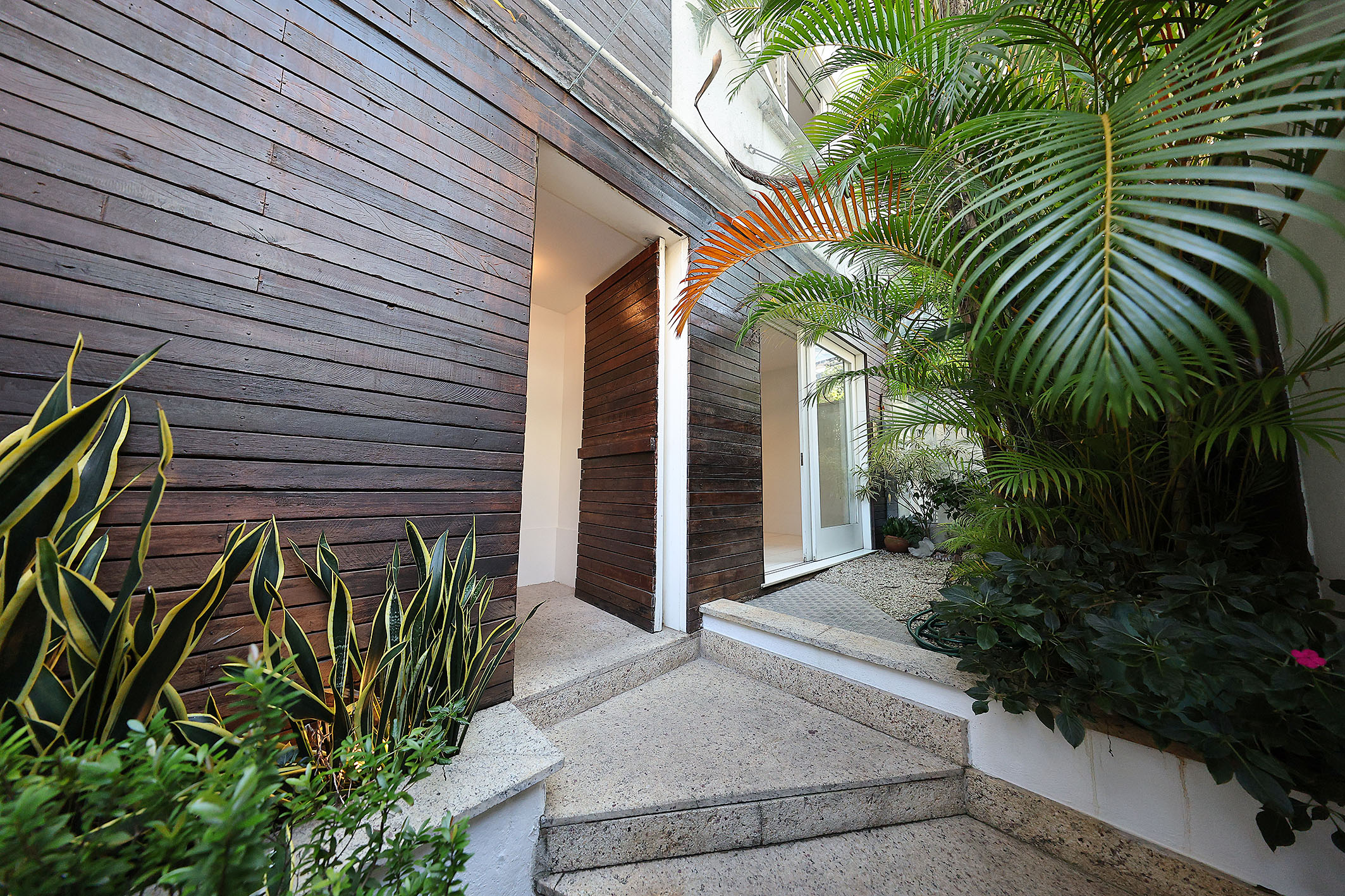  Residence near the beach on a gated street with 24-hour security - 物件實景