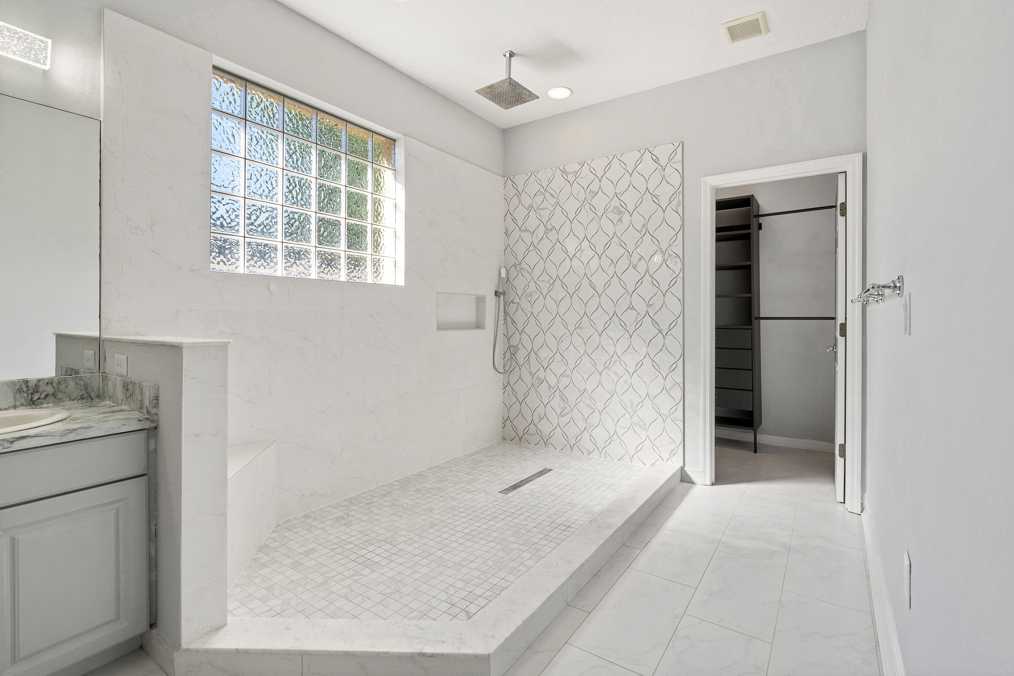 Largo, Florida, 33771, United States, 5 Bedrooms Bedrooms, ,3 BathroomsBathrooms,Residential,For Sale,1980944