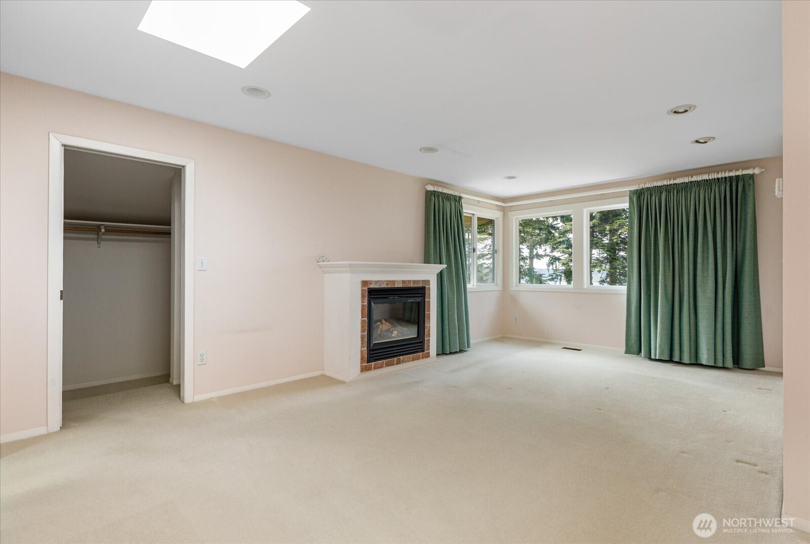 Oak Harbor, Washington, 98277, United States, 3 Bedrooms Bedrooms, ,1 BathroomBathrooms,Residential,For Sale,1868219