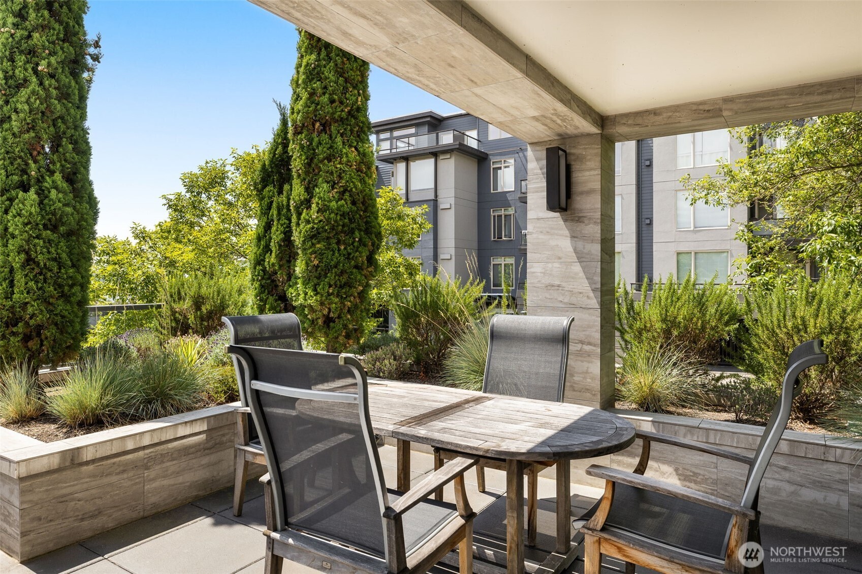 Kirkland, Washington, 98033, United States, 2 Bedrooms Bedrooms, ,2 BathroomsBathrooms,Residential,For Sale,1885386