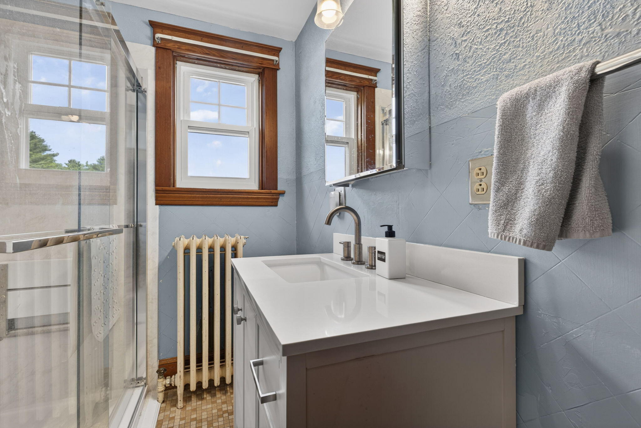 Kennebunk, Maine, 04043, United States, 3 Bedrooms Bedrooms, ,2 BathroomsBathrooms,Residential,For Sale,2048966