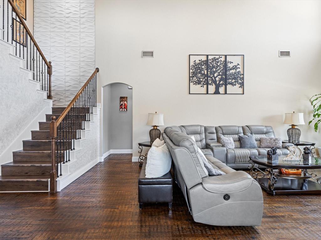 Waxahachie, Texas, 75165, United States, 4 Bedrooms Bedrooms, ,4 BathroomsBathrooms,Residential,For Sale,1978879