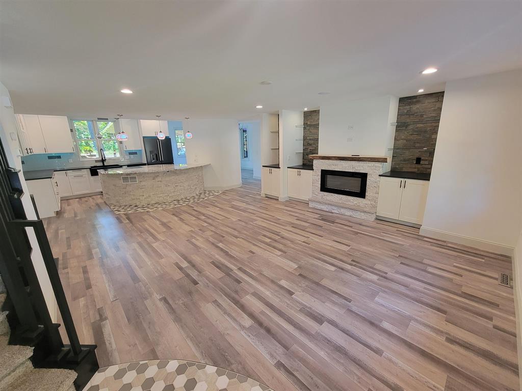 Madison, Wisconsin, 53704, United States, 4 Bedrooms Bedrooms, ,5 BathroomsBathrooms,Residential,For Sale,1973906