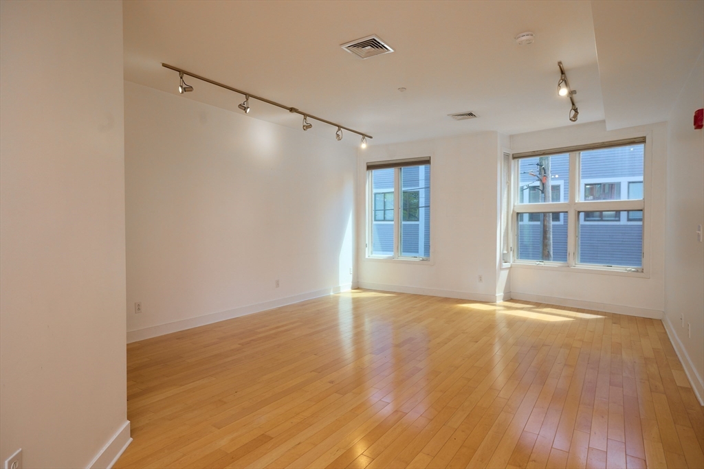 Cambridge, Massachusetts, 02138, United States, 1 Bedroom Bedrooms, ,1 BathroomBathrooms,Residential,For Sale,1847037