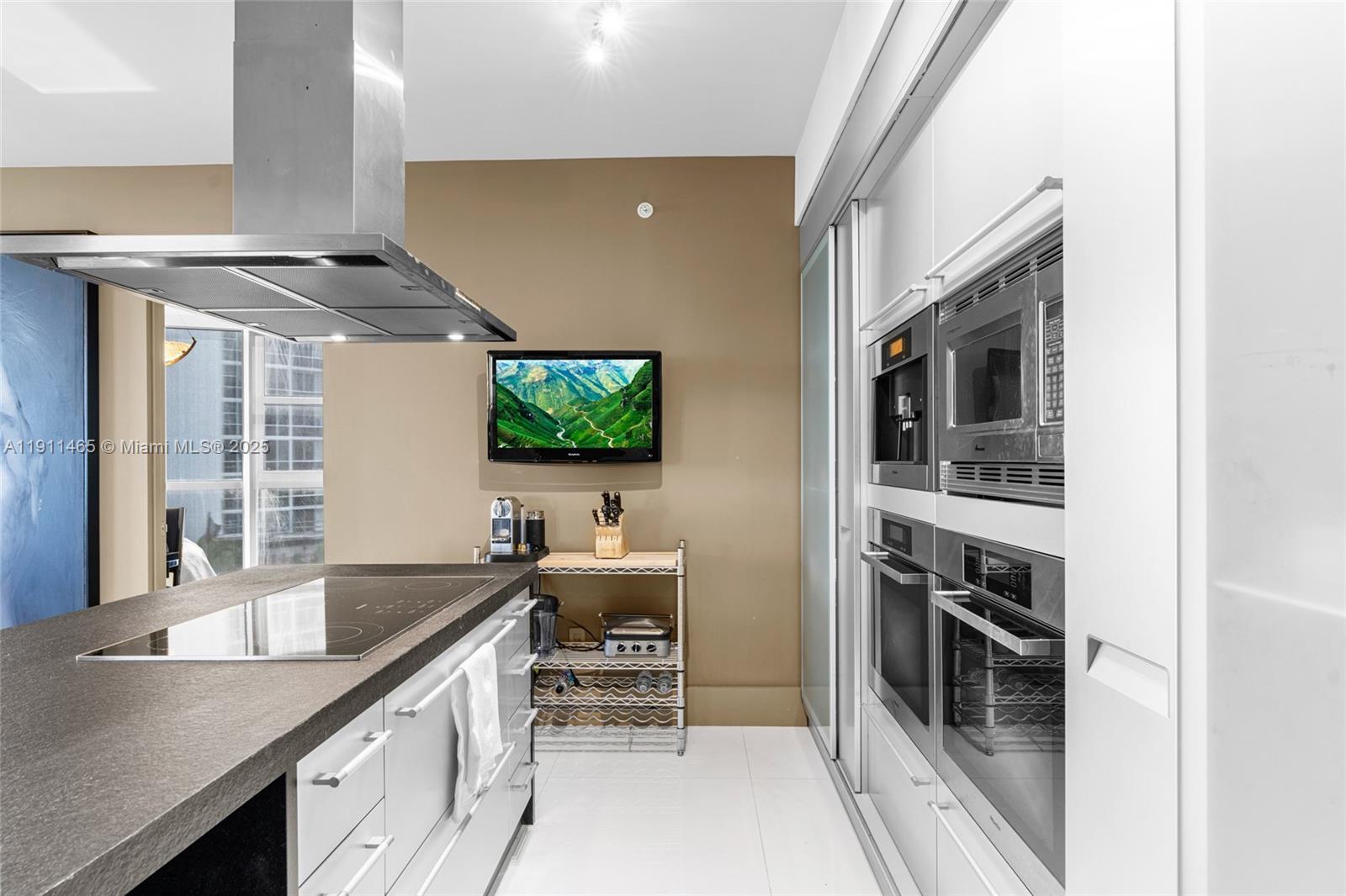 Sunny Isles Beach, Florida, 33160, United States, 3 Bedrooms Bedrooms, ,4 BathroomsBathrooms,Residential,For Sale,1991533