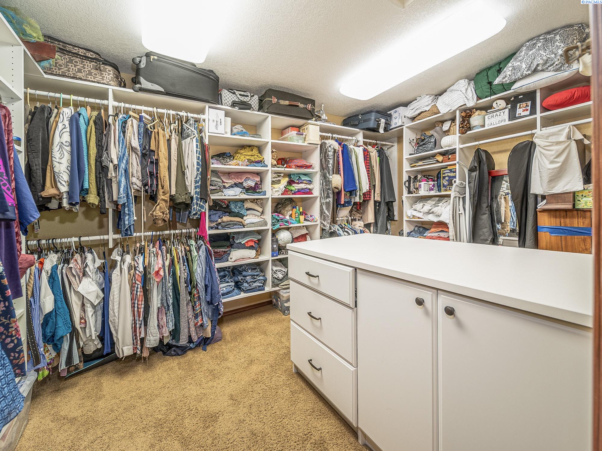 Yakima, Washington, 98908-0000, United States, 4 Bedrooms Bedrooms, ,2 BathroomsBathrooms,Residential,For Sale,1827891