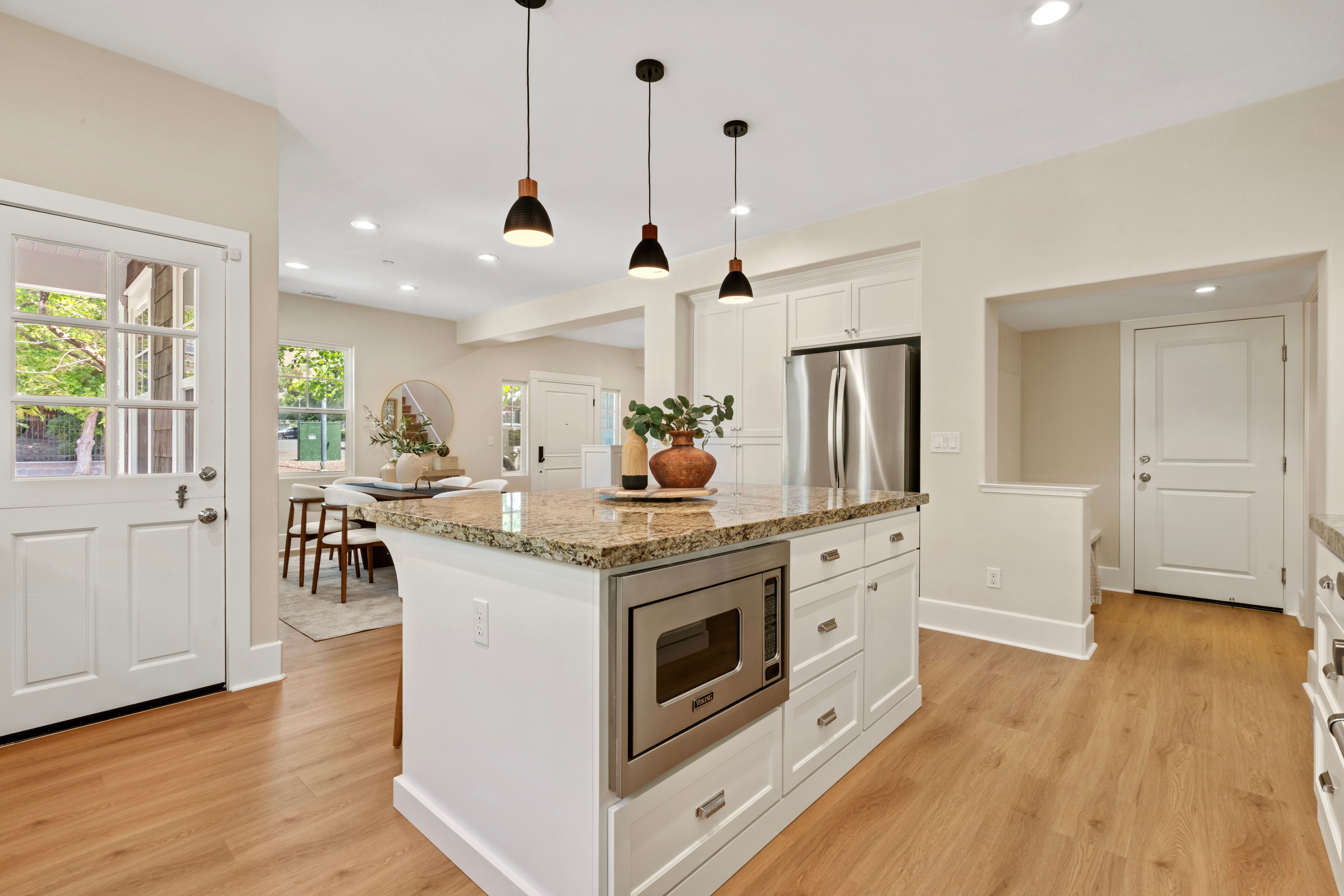  Stunningly Remodeled Craftsman with Top-Rated Warm Springs Schools - 物件實景